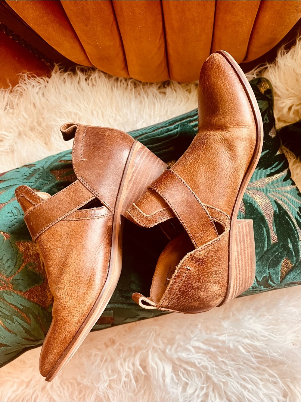 Brown Leather Frye & Co. Rubie Moto ankle booties featuring a side buckle size 7 - Picture 9 of 10